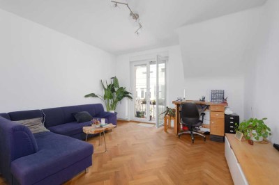 Stilvolle 2,5-Zimmer-Altbauwohnung mit hochwertiger Ausstattung und Ausbaureserve im DG!