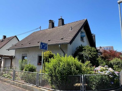 Bezugsfreies familienfreundliches EFH mit Wintergarten an einer Spielstraße und fußläufig zum Rhein!