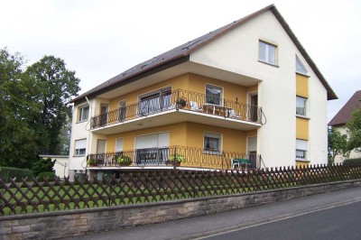 Geräumiges, günstiges Mehrfamilienhaus-Haus mit toller Aussicht  in Sulzfeld zu verkaufen