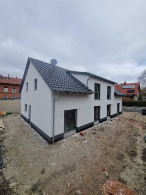 Neubau-Doppelhaushälfte zu vermieten