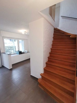 Haus mit großem Garten: 150m² Wohnfläche mit Garage, Garten, Balkon, Terrasse in Südhanglage