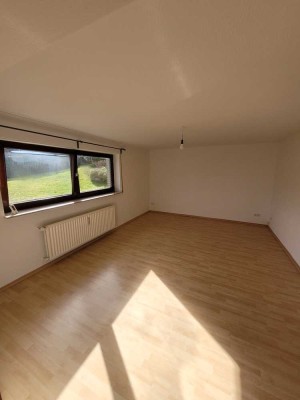 Schöne 2-Zimmer-Souterrain-Wohnung mit Terrasse in Hildesheim/Himmelsthür