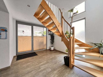 Wohnhaus mit Hallen/Werkstatt/Lagerraum