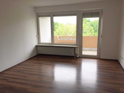 Schöne 2,5 Zimmer Wohnung in Fürstenfeldbruck mit 65,5 qm Wohnfläche u. Balkon