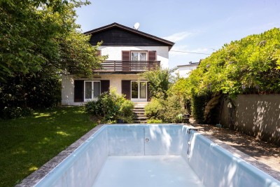 NONNTAL | Charmantes Einfamilienhaus mit blickgeschütztem Garten und Pool in bester Lage
