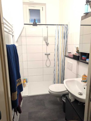 Exklusive 4-Zimmer-Altbauwohnung mit Wintergarten und Keller in Parknähe