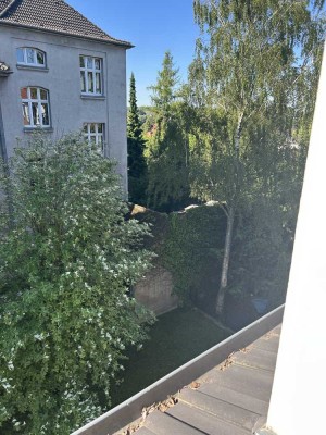 Moderne Dachgeschoss-Wohnung in Essen-Frohnhausen steht zur Verfügung