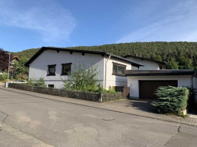 Sehr gepflegter Bungalow mit Einliegerwohnung, Doppel- und Einzelgarage
