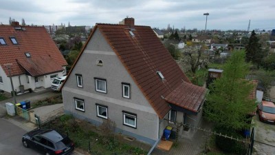 Ihr zukünftiges Sanierungsprojekt -
Doppelhaushälfte mit ca. 530 m² Grundstücksfläche