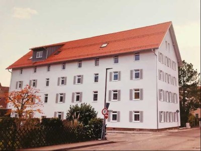 Schöne 4 Zimmer Wohnung in saniertem Altbau