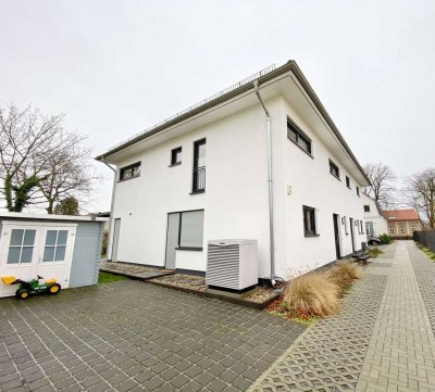 Großzügige Doppelhaushälfte mit Garten in Berlin-Pankow, OT Rosenthal