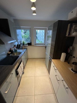 Ab 01.08. - Helle 3 ZKB mit Einbauküche, Balkon und großem Keller