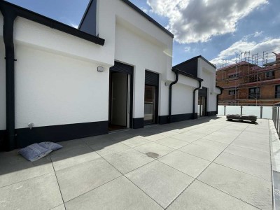 Erstbezug und Einbauküche: Exklusive 4-Zimmer-Penthouse-Wohnung mit geh. Innenausstattung