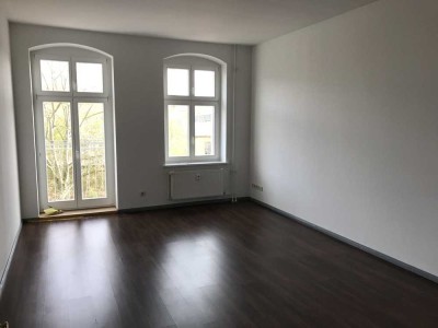 Schöne und helle 2 Zimmer Wohnung mit ca. 64 m² im 3. OG
