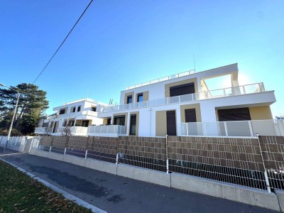 Moderne Wohnung mit Balkon und Poolzugang