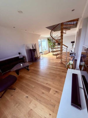 Stilvolle 3-Raum-Maisonette-Wohnung mit gehobener Innenausstattung mit Einbauküche in Köln Ensen