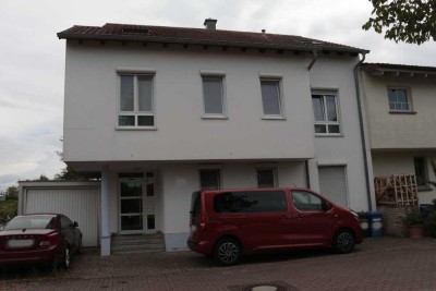 Geschmackvolle, gepflegte 4,5-Zimmer-Maisonette-Wohnung mit Dachterrasse