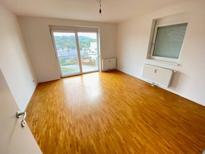 TERRASSENWOHNUNG MIT CARPORT IN MITTERTREFFLING