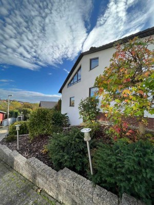 Großzügiges Haus mit 2 Wohneinheiten mit Blick in die Natur -ideal für Familien oder Kapitalanleger