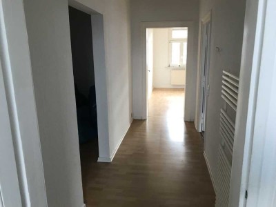 Helle 2-Zimmer-Dachgeschosswohnung mit Einbauküche in Offenbach