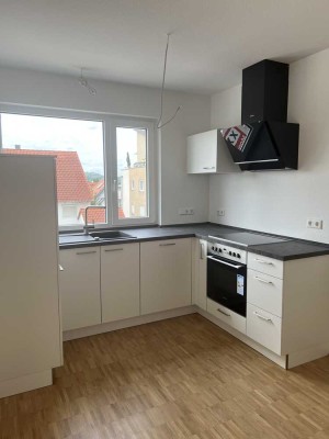 Lichtdurchflutete Neubauwohnung mit großer Dachterasse und TG-Stellplatz