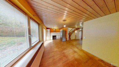 Zweifamilienhaus mit großem Grundstück in ruhiger Lage