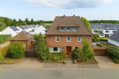 Prächtige Stadtvilla mit Pool & romantischem Garten in begehrter Lage von Kamp-Lintfort