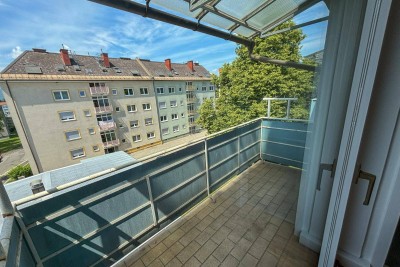 Helle Wohnung mit Balkon