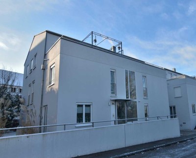 Schöne 2-Zimmer-Wohnung (rechts) mit Dachterrasse am Ulmer Galgenberg