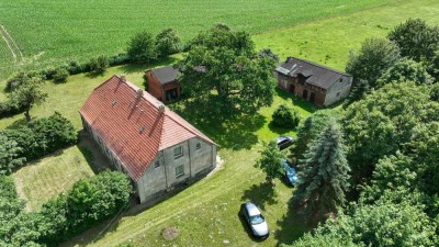 Bauernhaus mit viel Nebengelass in der Mecklenburgische Seenplatte