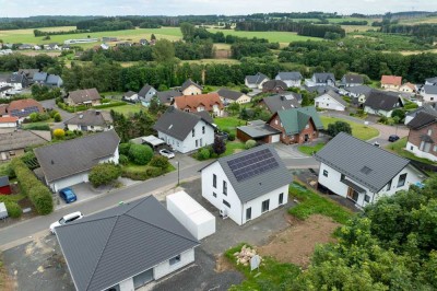 Neubau: traumhaftes, freistehendes Einfamilienhaus in idyllischer Wohnlage von Liebenscheid!