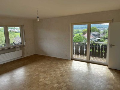 Erstbezug nach Sanierung mit Balkon: Attraktive 4-Raum-Wohnung in Montabaur