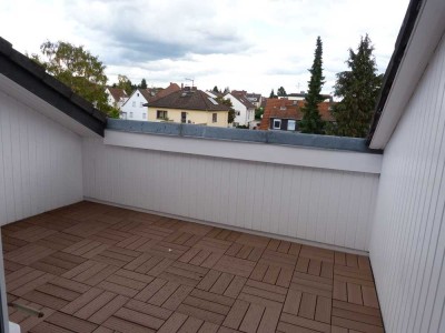 MAINTAL-DÖRNIGHEIM " lichtdurchflutete 2 Zimmer DG Wohnung mit Loggia"