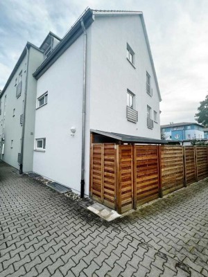 2-Zimmer-Erdgeschoss-Wohnung mit Terrasse, Garten und Carport