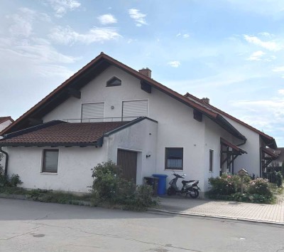 Sehr gepflegtes Einfamilienhaus/Doppelhaushälfte mit Garten und Terrasse in zentraler Lage