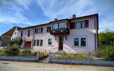 Charmantes Einfamilienhaus mit Garten und großer Doppelgarage/Werkstatt