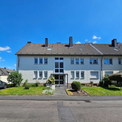 Sehr gut geschnittene, 3-Zimmer-Eigentumswohnung mit Balkon, Einzelgarage + 2 Pkw-Stellplätzen