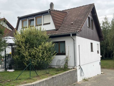 Freistehendes Einfamilienhaus  mit großem Grundstück