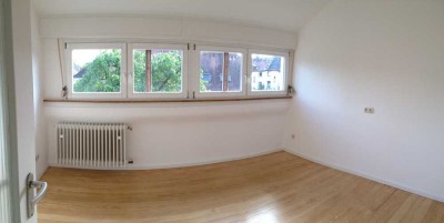 1 WG-Zimmer in 4er Frauen- WG / Karlsruhe Durlach /helle freundliche Dachgeschosswohnung
