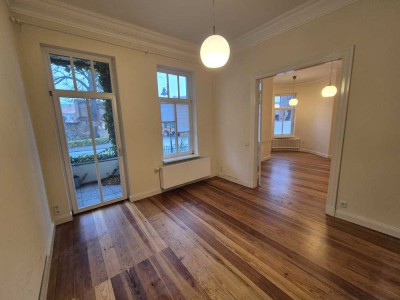 Stilvolle 3-Zimmer-Wohnung mit Westbalkon, hochwertiger EBK, Balkon, Stuckverzierungen, Keller