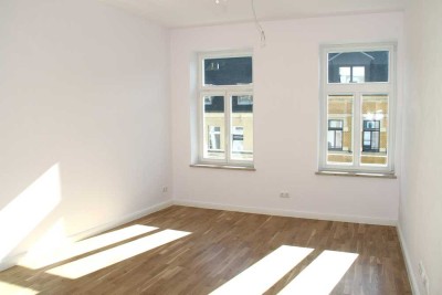 ** Exklusive 2-Raum-Wohnung mit BALKON  & Holzdielen im sanierten  Altbau *WE 06**