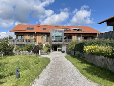 Stilvolle, neuwertige 3-Zimmer Wohnung mit gehobener Innenausstattung und Loggia in Weyarn