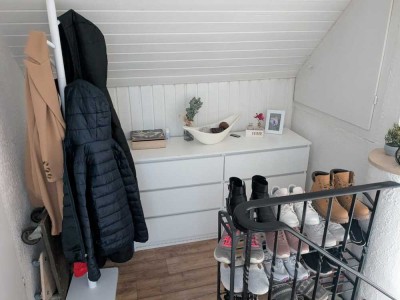 460 € - 80 m² - 2.5 Zi.
Telefon : 024225042073
720€ - 80 m² - 2.5 Zi. Mit grossem Südbalkon
