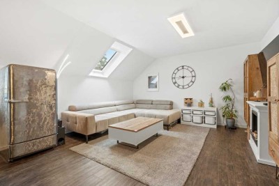 Charmante Dachgeschosswohnung mit Loggia, Tageslichtbad und Einzelgarage in Ummendorf
