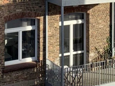 LOUISA Wohn-& Werkhöfe: Attraktive ALTBAU-WOHNUNG mit Balkon in ruhiger Hinterhof-Lage!