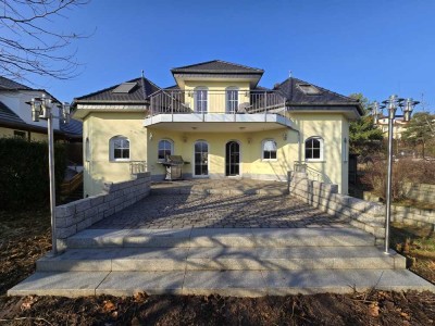 Energieeffiziente Villa mit Schwimmteich – luxuriös & stilvoll Wohnen!