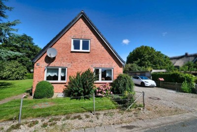 Einfamilienhaus mit integrierter ELW im DG insg. 5 Zimmer - großer Garten mit Garage in Ostsee Nähe!