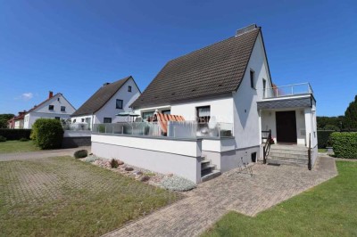 Großzügiges Haus mit Einliegerwohnung & Garage - 200 m zur Ostsee!