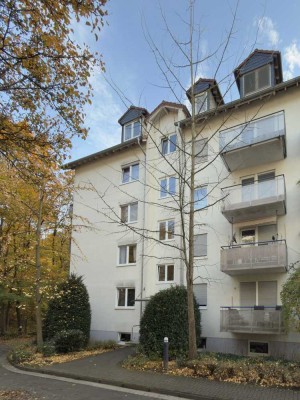 Frankfurt Hausen: Single-Apartment mit Balkon und PKW-Stellplatz