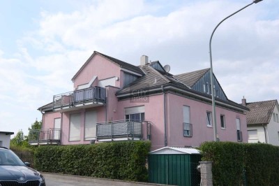 Helle und moderne Dachgeschosswohnung mit Balkon, Stellplatz und Einbauküche in Weisendorf